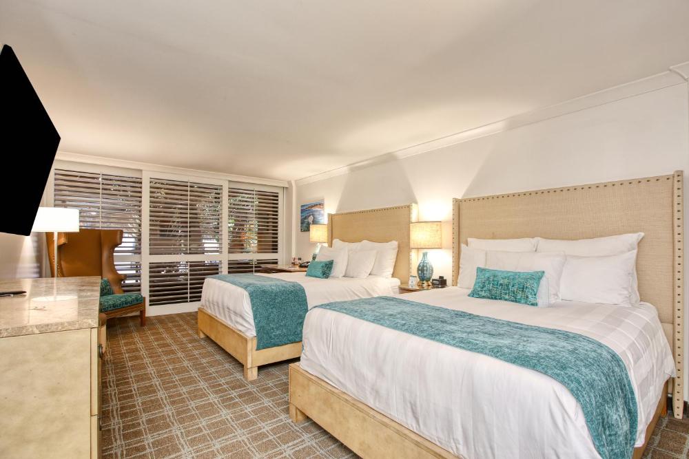 Queen Room with Two Queen Beds - Non-Ocean View interior